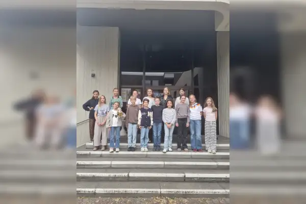 KAB-Jugend-Bühne Heerdt: 16 junge Darsteller spielen „Wie Puck Weihnachten rettet“