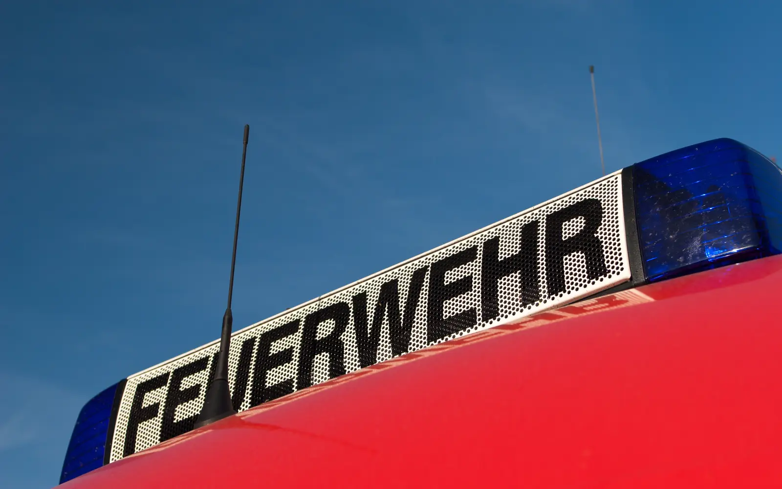 In der Nacht zu Freitag, 11. September, brannte es im Heizungsraum eines Reihenhauses an der Aldekerkstraße in Heerdt. Eine Bewohnerin bemerkte den Brandgeruch und brachte ihre Familie rechtzeitig aus dem Haus, verletzt wurde niemand (Symbolbild). Foto: Bernd Rehorst/Depositphotos